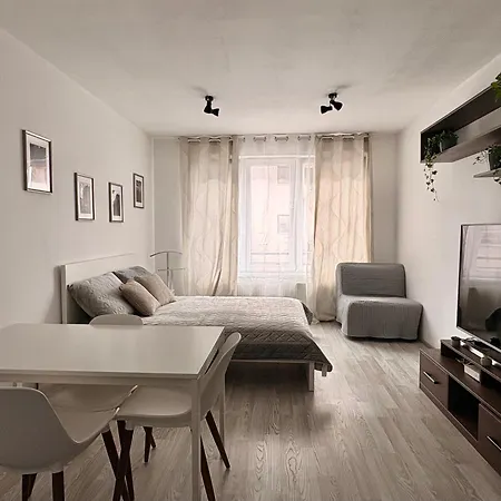 Urbanflat1615 With Parking Lägenhet